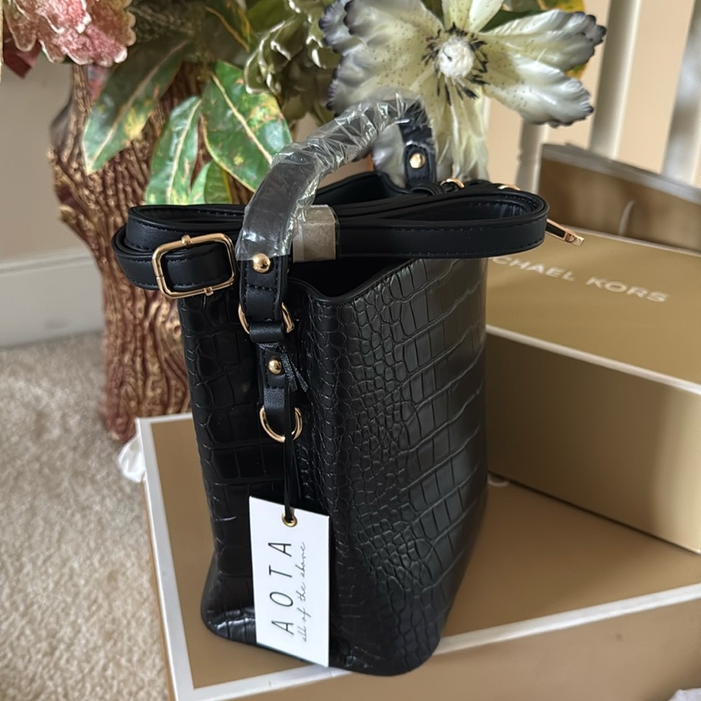 Black Croc-Embossed Handbag - Picture 2 of 9